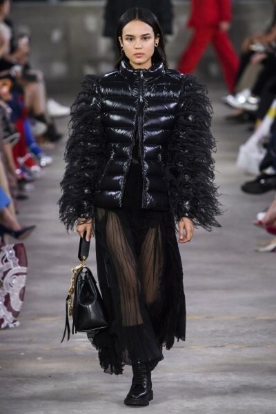 Миллион алых роз — чем нас покорила новая коллекция Valentino Pre-Fall-2019 Миллион алых роз — чем нас покорила новая коллекция Valentino Pre-Fall-2019