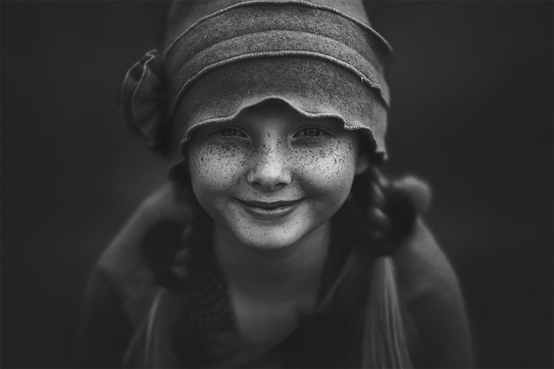 "Зимняя Эмбер" (фото: Анна Бучек, Великобритания) B&W Child Photo Contest, детство, конкурс, победитель, ребенок, снимок, фотография