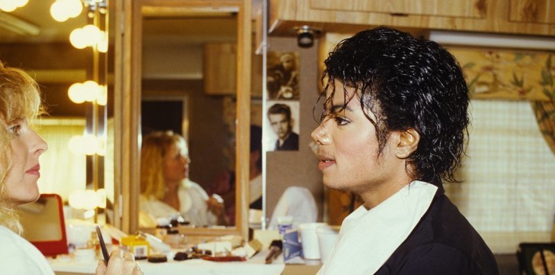 10. Майкл Джексон в гримерке гримерки, звезды, знаменитости, рок группы, современный шоубиз, фото