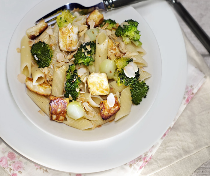 Соус с козьим сыром и брокколи. Фото: mamina.fr. Соус с козьим сыром и брокколи. Фото: mamina.fr.