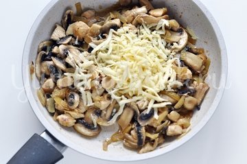 Запечённые перцы с курицей и грибами