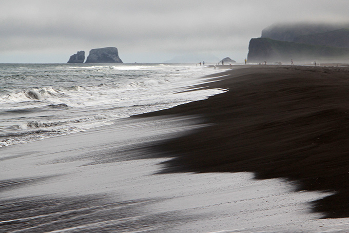 Черный пляж Халактырка на Камчатке