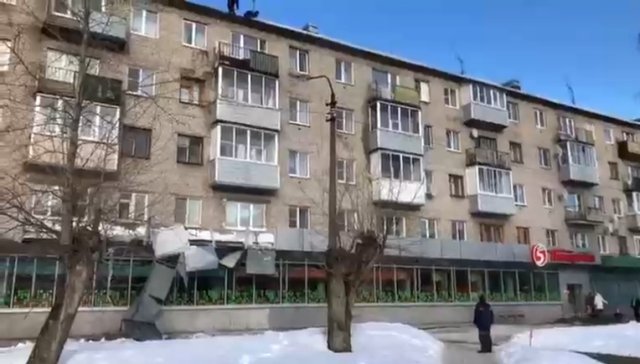 Адская уборка снега с крыши Адская уборка снега с крыши