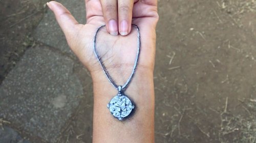 Художница создаёт трёхмерные рисунки, используя вместо холста свою руку
