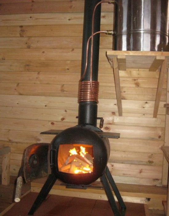 Самодельная печь с водонагревателем из газового баллона на дачу
