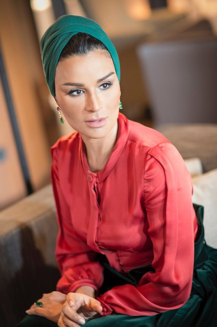 Шейха Моза в комплекте Ulyana Sergeenko Шейха Моза в комплекте Ulyana Sergeenko