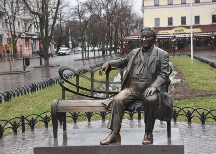 Памятник Утесову в Одессе | Фото: weekend.zone Памятник Утесову в Одессе | Фото: weekend.zone