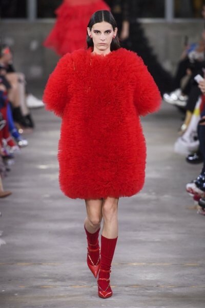 Миллион алых роз — чем нас покорила новая коллекция Valentino Pre-Fall-2019 Миллион алых роз — чем нас покорила новая коллекция Valentino Pre-Fall-2019