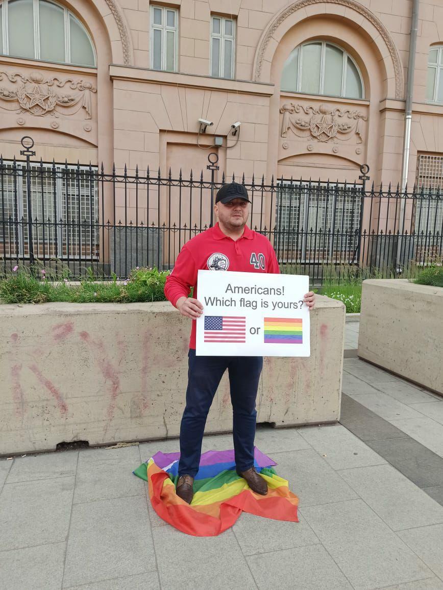 В Москве пройдут одиночные пикеты против ЛГБТ - ценностей в мире.