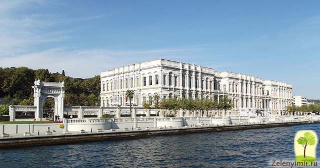 Дворец турецского султана "Долмабахче" в Стамбуле, Турция - 9