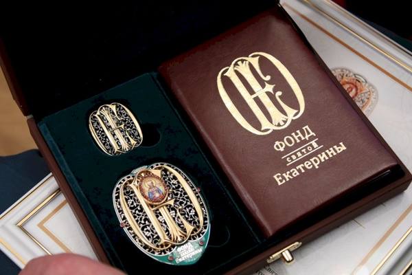Губернатор Евгений Куйвашев наградил свердловчан знаками «Орден Святой Екатерины»