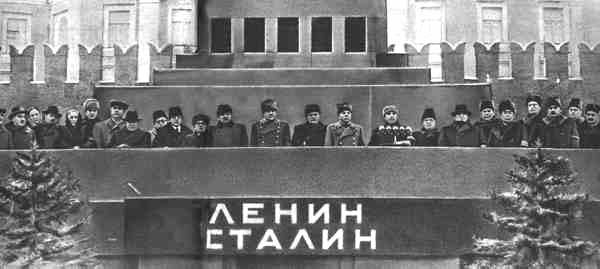 31 октября 1961 г. 51 год назад в ночь с 31 октября на 1 ноября тело Сталина вынесли из Мавзолея