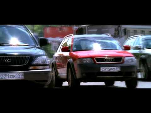 Красная AUDI уходит от погони Красная AUDI уходит от погони