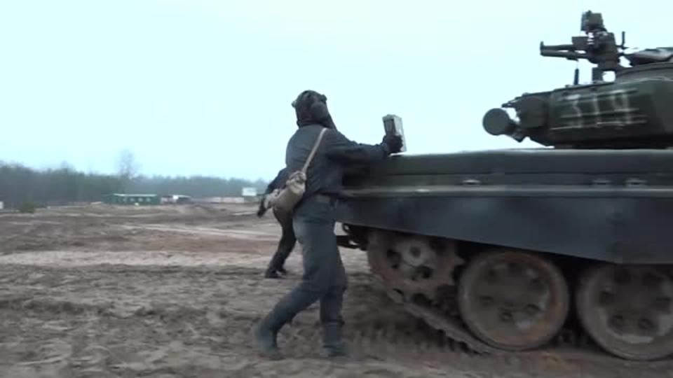Экзамен для курсантов: российские танки поразили мишени на ходу