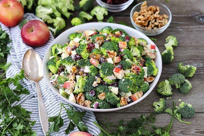Необычный салат. \ Фото: deztop.net. 8 вкусных овощных салатов, которыми не стыдно угостить гостей