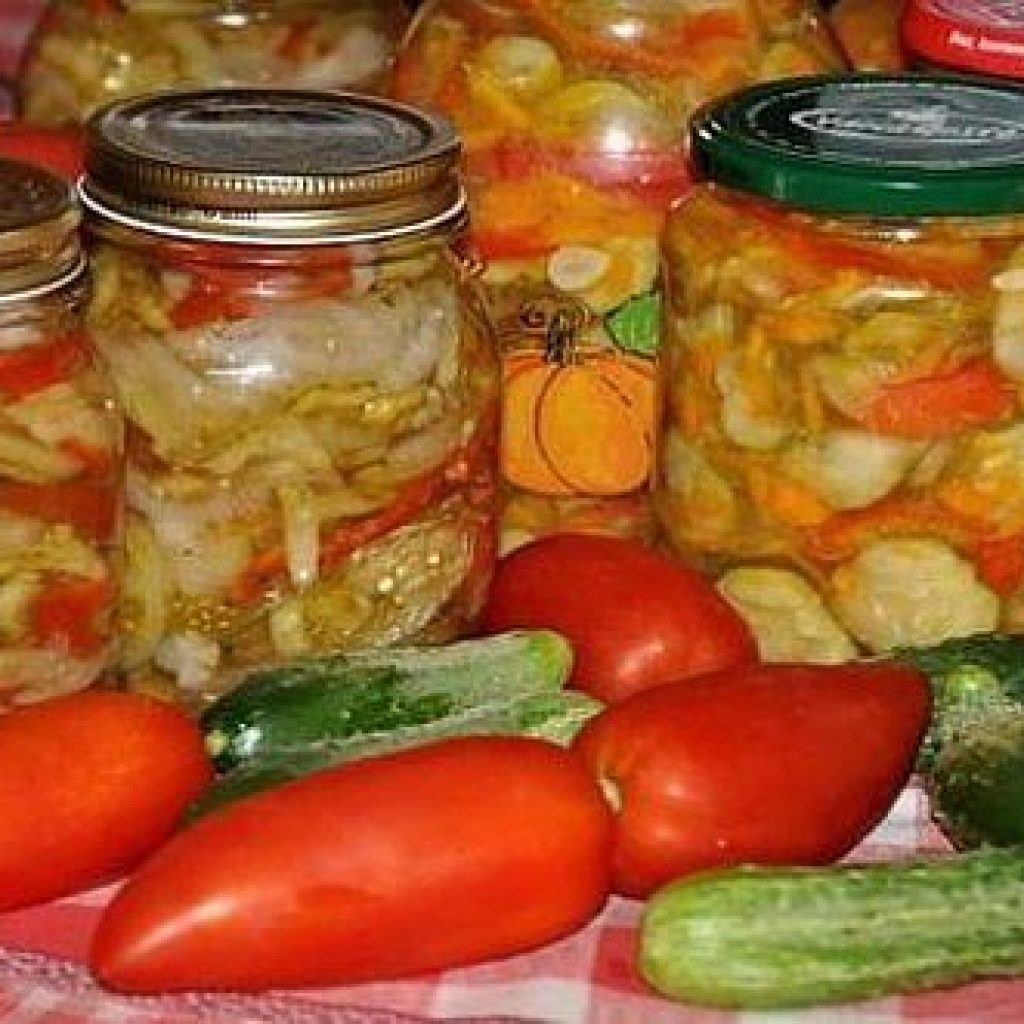 Очищенные помидоры, консервированные дольками