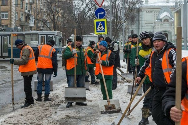 Почему нет работы в России для россиян и есть для мигрантов?