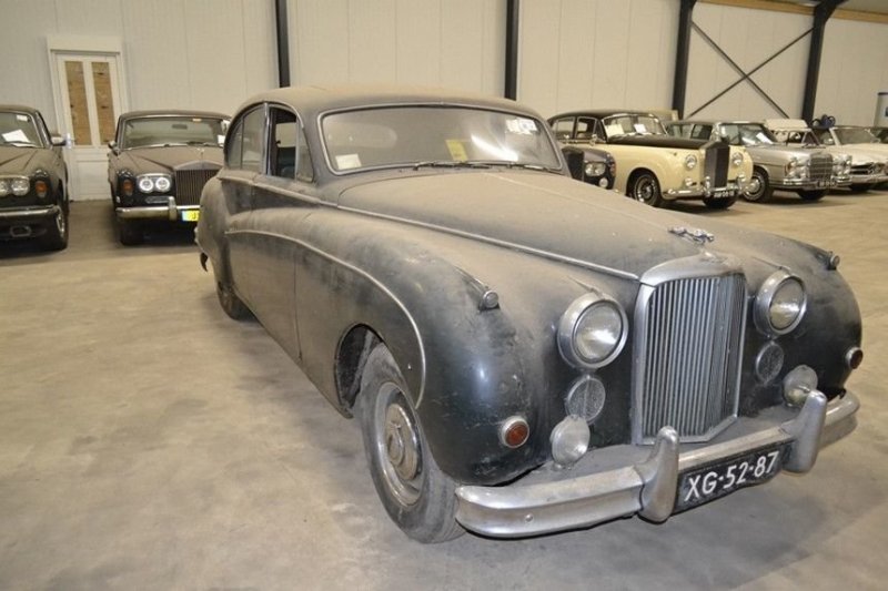 В чьей-то бывшей коллекции нашлось место и для Jaguar MK8. Это люксовый автомобиль в линейке Mark, который выпускался в 1956-1958 годах. Всего было произведено немногим более 6000 таких машин. В чьей-то бывшей коллекции нашлось место и для Jaguar MK8. Это люксовый автомобиль в линейке Mark, который выпускался в 1956-1958 годах. Всего было произведено немногим более 6000 таких машин. авто, автоаукцион, автомобили, аукцион, найдено на ebay, находка, олдтаймер, ретро авто