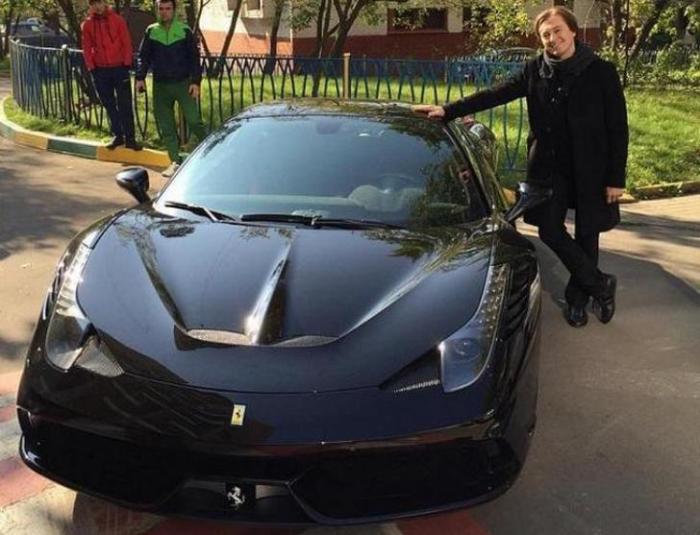 Роскошный автомобиль. ¦Фото: ya.ru. «Машина просто должна ездить»: какой автомобиль есть в гараже Сергея Безрукова
