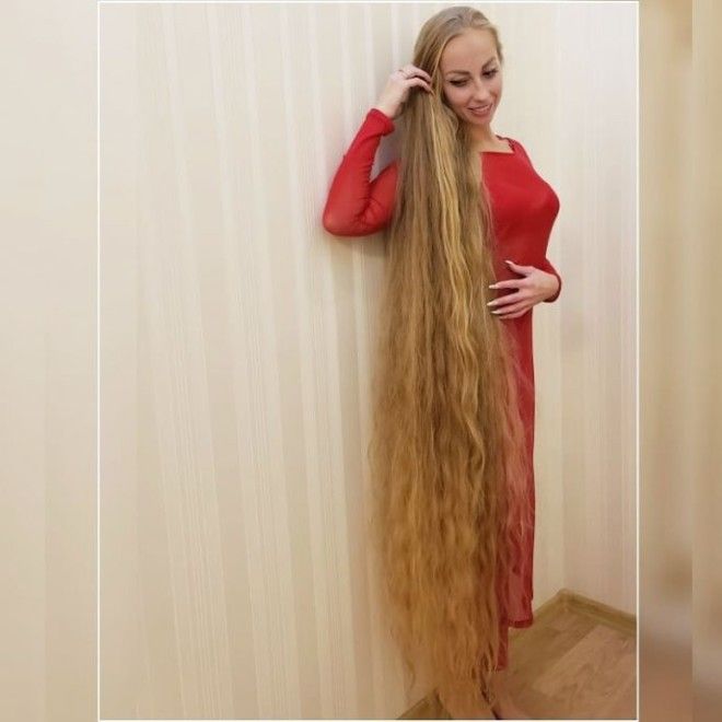 Вот как выглядят волосы девушки которая не стриглась целых 28 лет