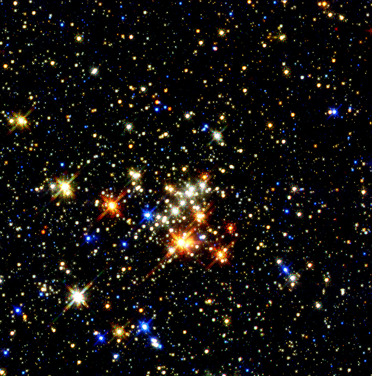 Звёздное скопление «Квинтиплет». Самое отчётливое изображение самого большого звёздного скопления в Млечном Пути. Снимок был сделан космическим телескопом «Хаббл» в 1997 году. (NASA on The Commons)