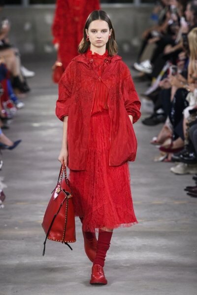 Миллион алых роз — чем нас покорила новая коллекция Valentino Pre-Fall-2019 Миллион алых роз — чем нас покорила новая коллекция Valentino Pre-Fall-2019