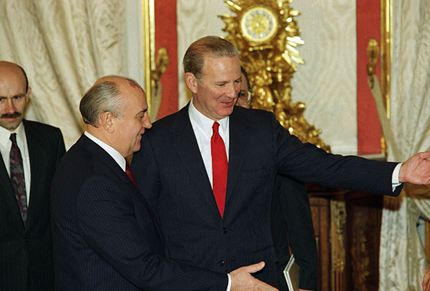 Михаил Горбачев и Джеймс Бейкер в Кремле (9 февраля 1990 года)