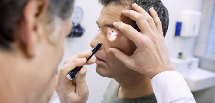 Какие болезни могут привести к потере зрения, рассказали медики
