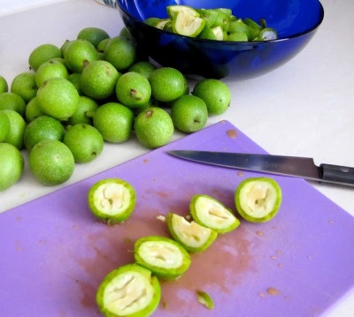 Green walnuts have a beneficial effect on the entire body