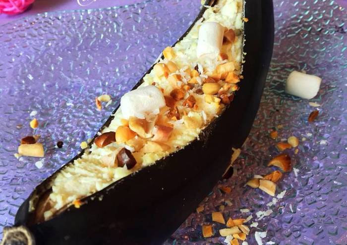 Банан,запечённый с творогом и финиками. \ Фото: cookpad.com. Банан,запечённый с творогом и финиками. \ Фото: cookpad.com.