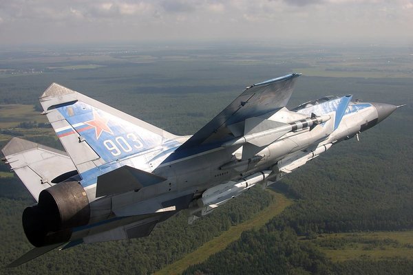 Корабли США не успеют войти в зону действия МиГ-31: эксперт объяснил опасность "Кинжала" Корабли США не успеют войти в зону действия МиГ-31: эксперт объяснил опасность "Кинжала"