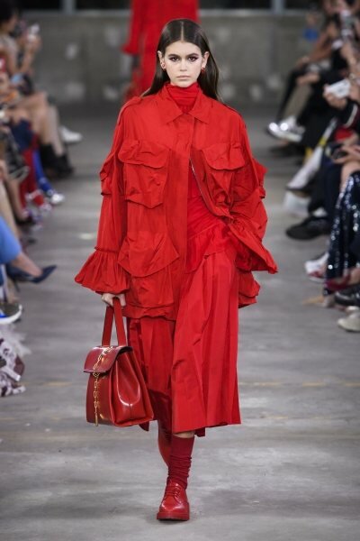 Миллион алых роз — чем нас покорила новая коллекция Valentino Pre-Fall-2019 Миллион алых роз — чем нас покорила новая коллекция Valentino Pre-Fall-2019