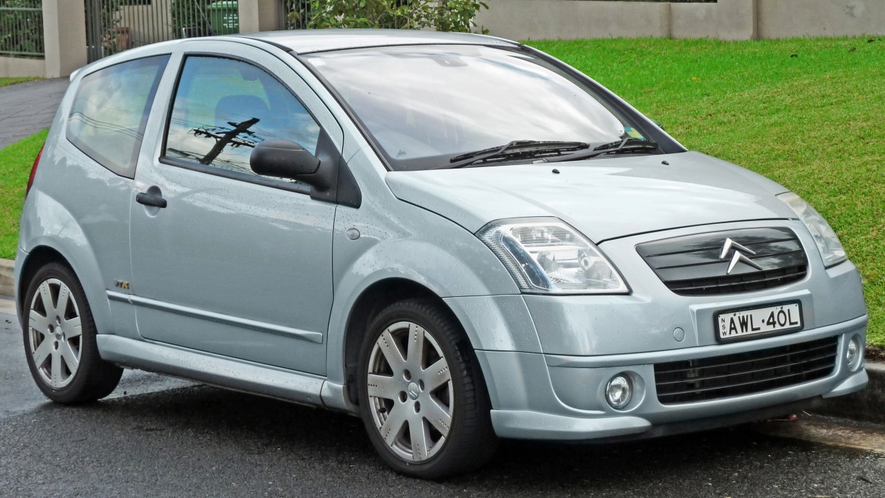 https://upload.wikimedia.org/wikipedia/commons/1/1b/2004-2006_Citro%C3%ABn_C2_VTR_hatchback_(2011-04-28)_01.jpg