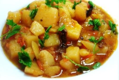 Тушенный картофель с мясом по-татарски.