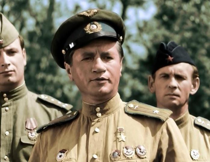 Леонид Быков. Кадр из фильма «В бой идут одни «старики», 1974 г.
