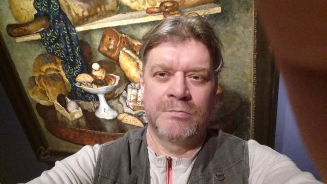 Сумасшедший художник: Соседи рассказали о москвиче, захватившем в заложники семью