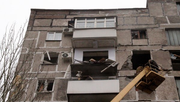 Последствия обстрела Горловки украинскими силовиками. Архивное фото