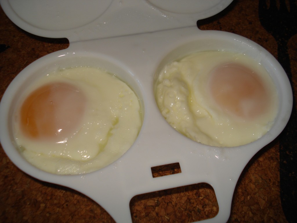 Картинки по запросу глазунья в микроволновке