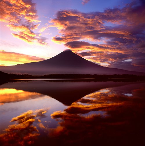 Многоликая Фудзияма: серия снимков священной горы от разных фотографов 