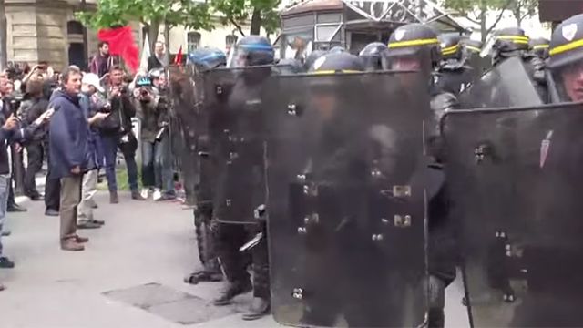 В Париже акции протеста против трудовой реформы переросли в беспорядки