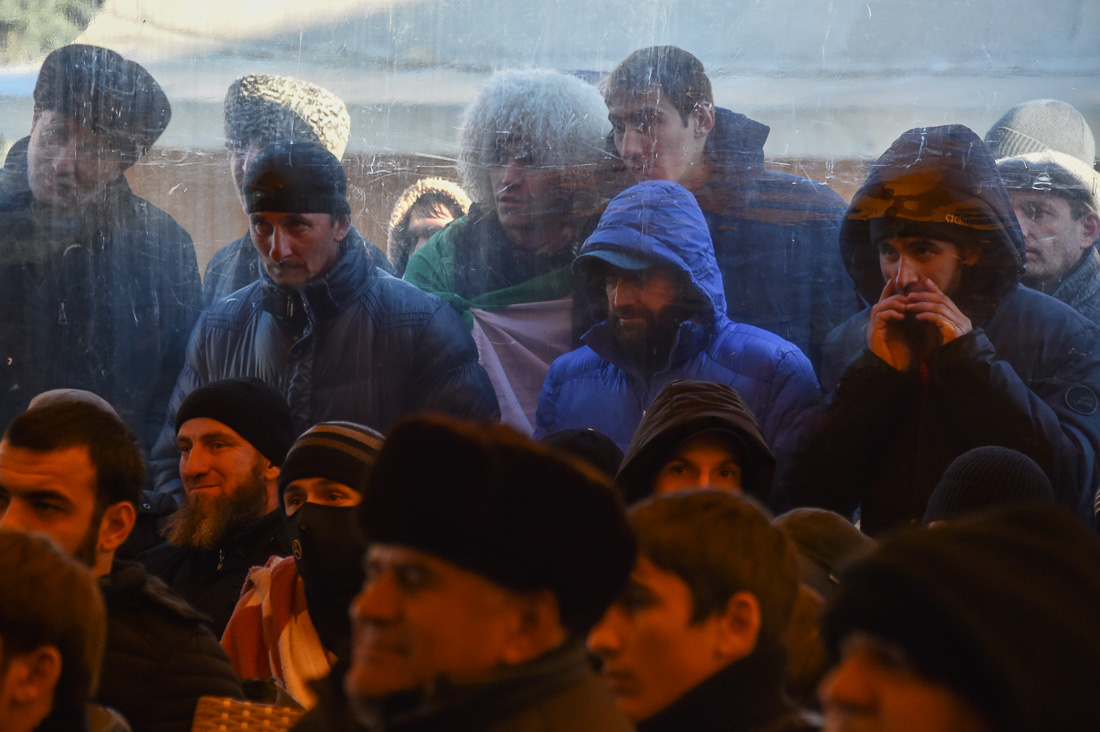 Протест спускается с гор Протест спускается с гор