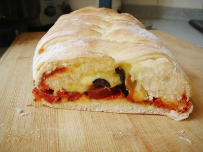 Кальцоне - закрытая пицца Кальцоне - закрытая пицца