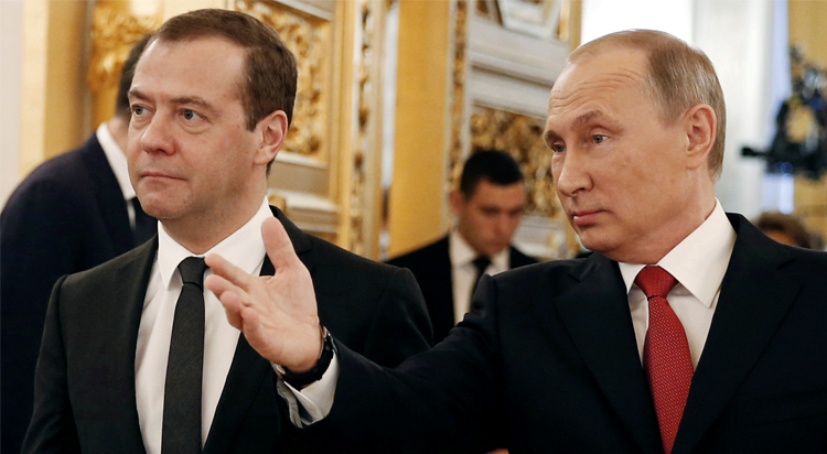 Народ против Медведева и горой за поставившего его Путина. Как это понять? Народ против Медведева и горой за поставившего его Путина. Как это понять?