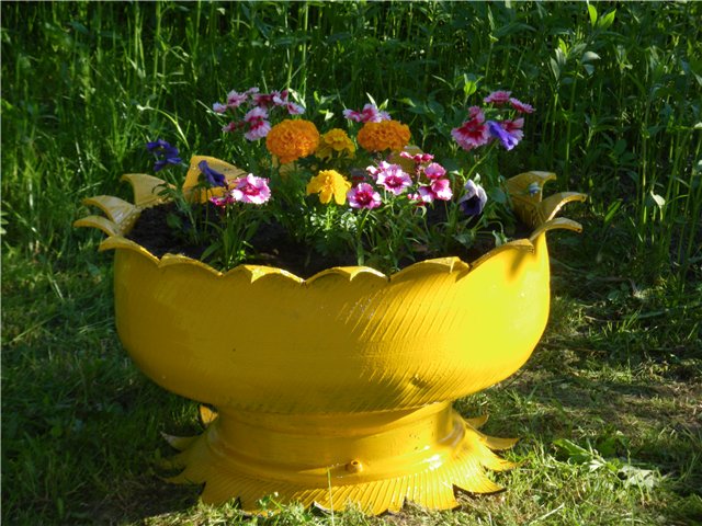 Красивые клумбы фото из колес Красивые клумбы фото из колес