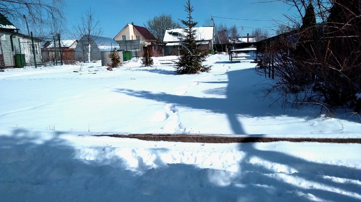 Зимой на даче весело. Если в доме тепло.