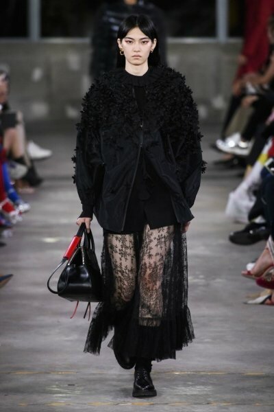 Миллион алых роз — чем нас покорила новая коллекция Valentino Pre-Fall-2019 Миллион алых роз — чем нас покорила новая коллекция Valentino Pre-Fall-2019