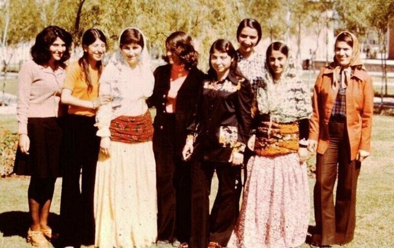 До и после: как изменила Ближний Восток исламская революция До и после: как изменила Ближний Восток исламская революция
(24 фото)