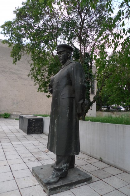 Памятники И.В.Сталину по всему миру.