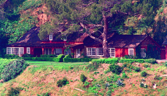 Дом 10050 Cielo Drive. Именно здесь произошла трагедия. / Фото: www.factinate.com Дом 10050 Cielo Drive. Именно здесь произошла трагедия. / Фото: www.factinate.com