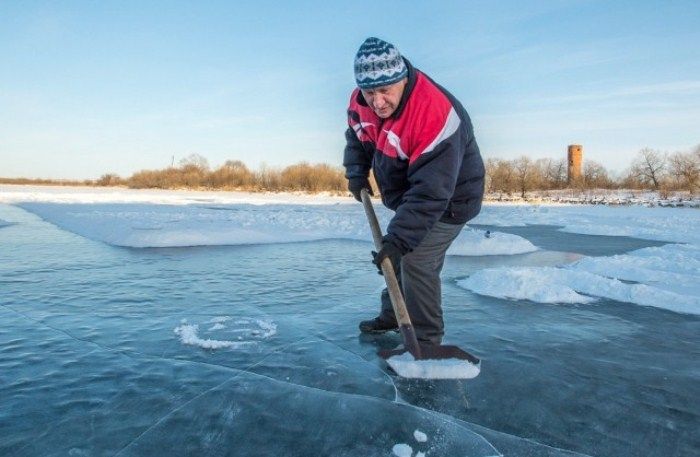 Потрясающие новогодние открытки на льду от амурского пенсионера Потрясающие новогодние открытки на льду от амурского пенсионера